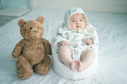 清远宝宝吃不饱母乳的症状